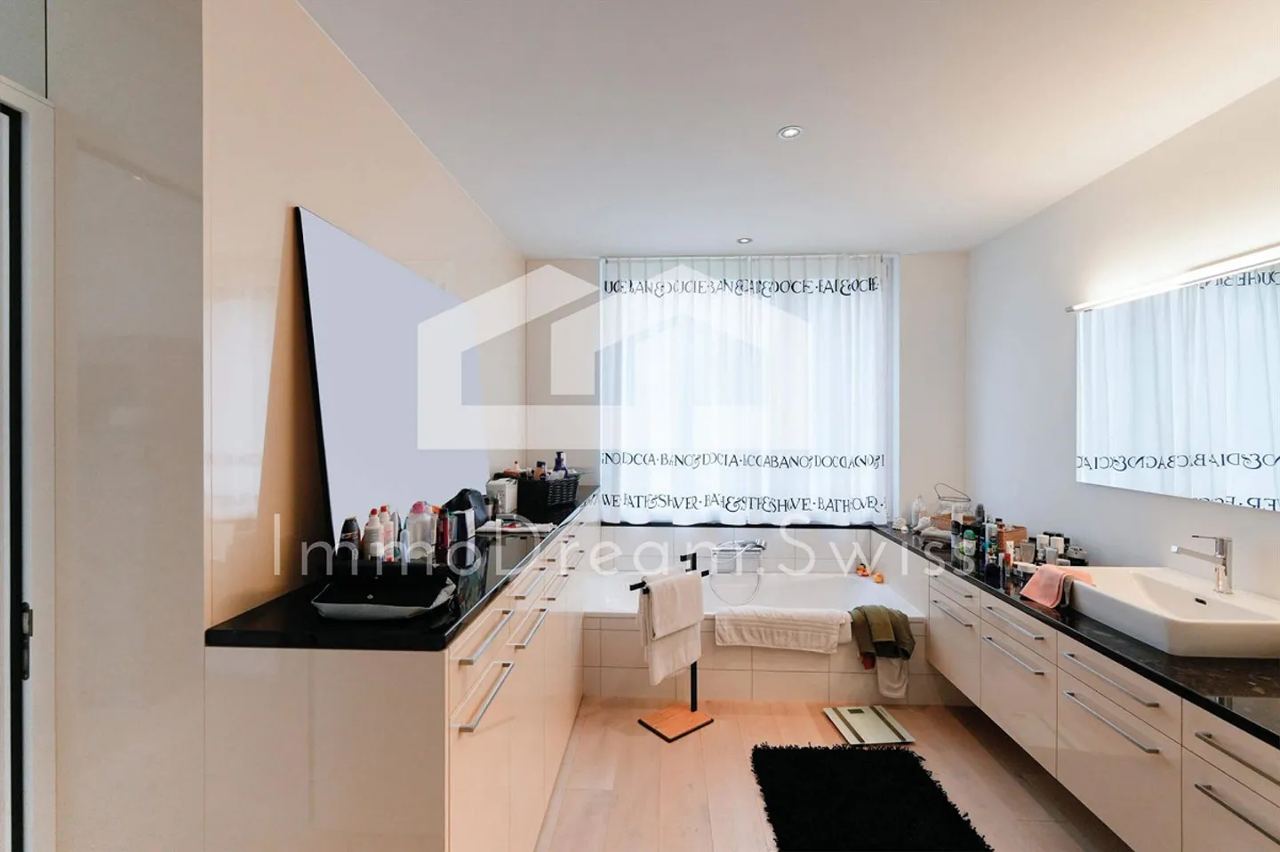 Modern 5-Room Apartment with Lake View - Photo 10 of 13