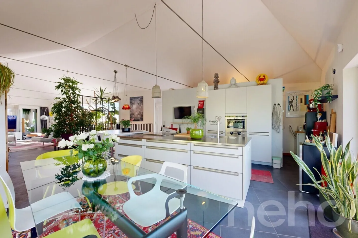 Bella casa d'architetto in un ambiente intimo e verdeggiante - Foto 4 di 13