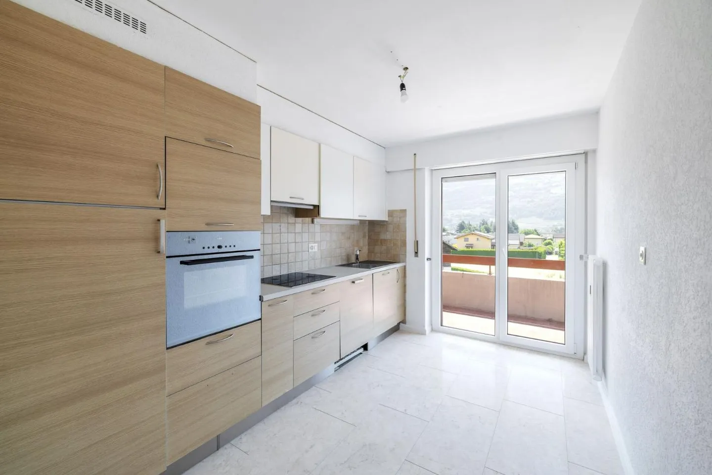 Brightly renovated 3.5-room apartment offering a gross area of 79 m² - Photo 5 of 12