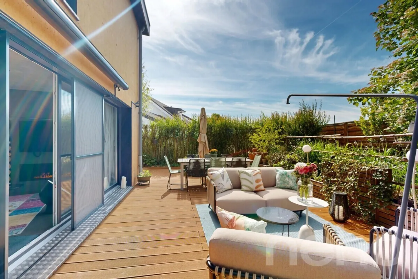 Bella casa d'architetto in un ambiente intimo e verdeggiante - Foto 11 di 13