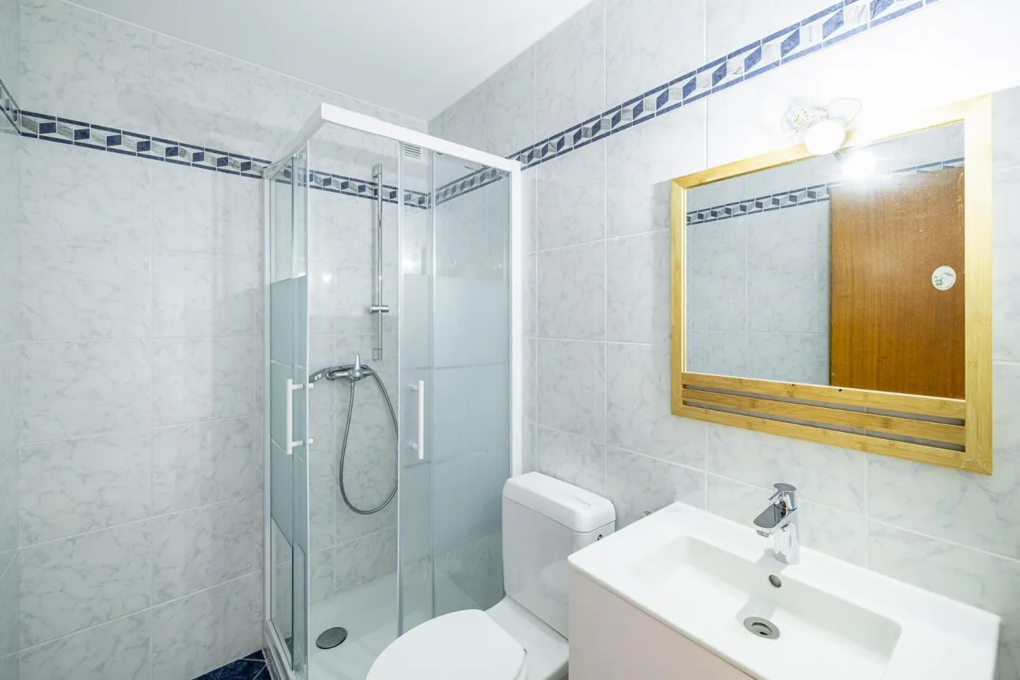 Brightly renovated 3.5-room apartment offering a gross area of 79 m² - Photo 11 of 12