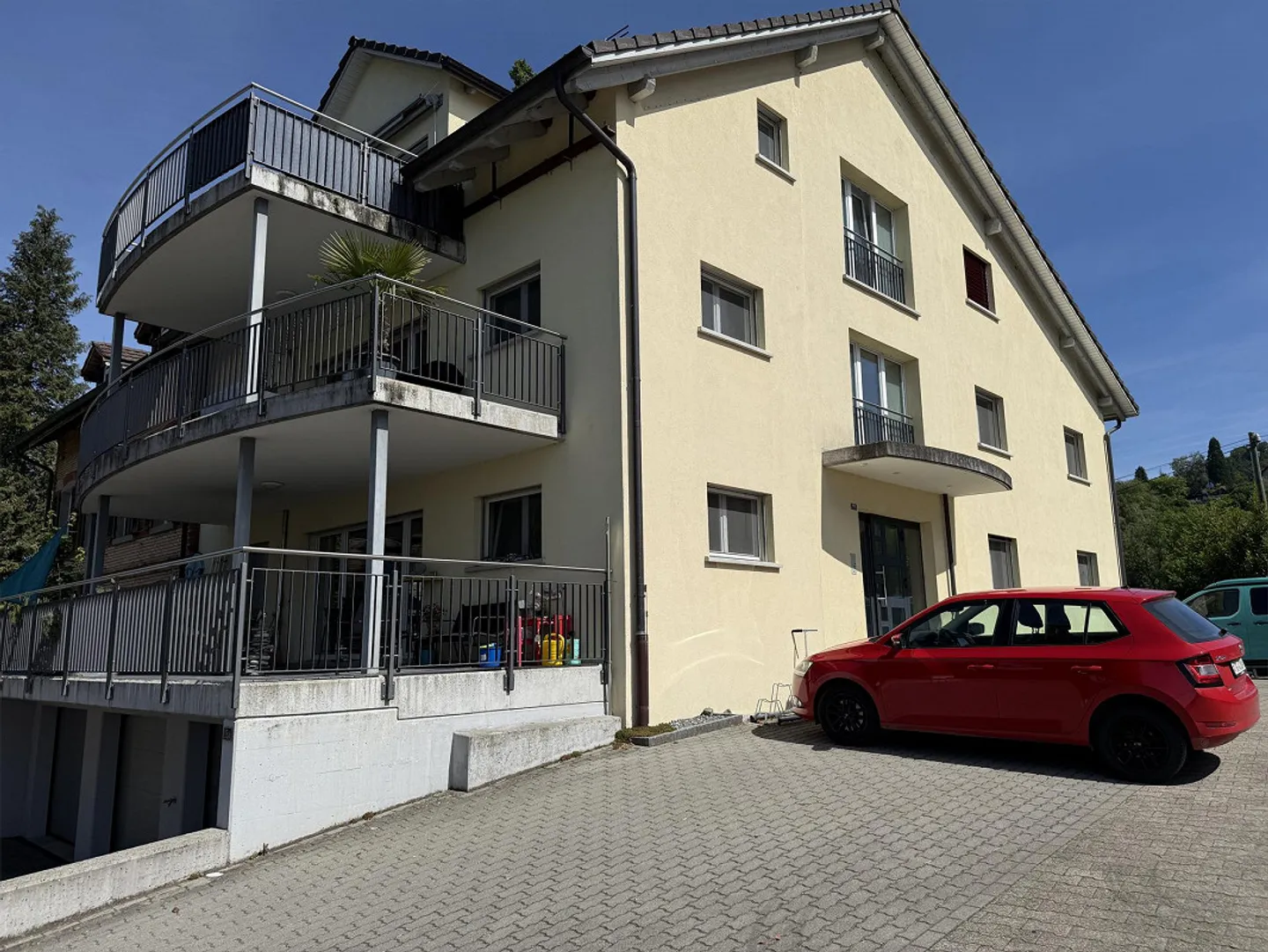 4.5-Room Penthouse with Balcony and Panoramic View - Photo 1 of 20