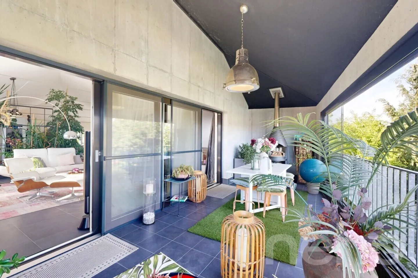 Bella casa d'architetto in un ambiente intimo e verdeggiante - Foto 8 di 13