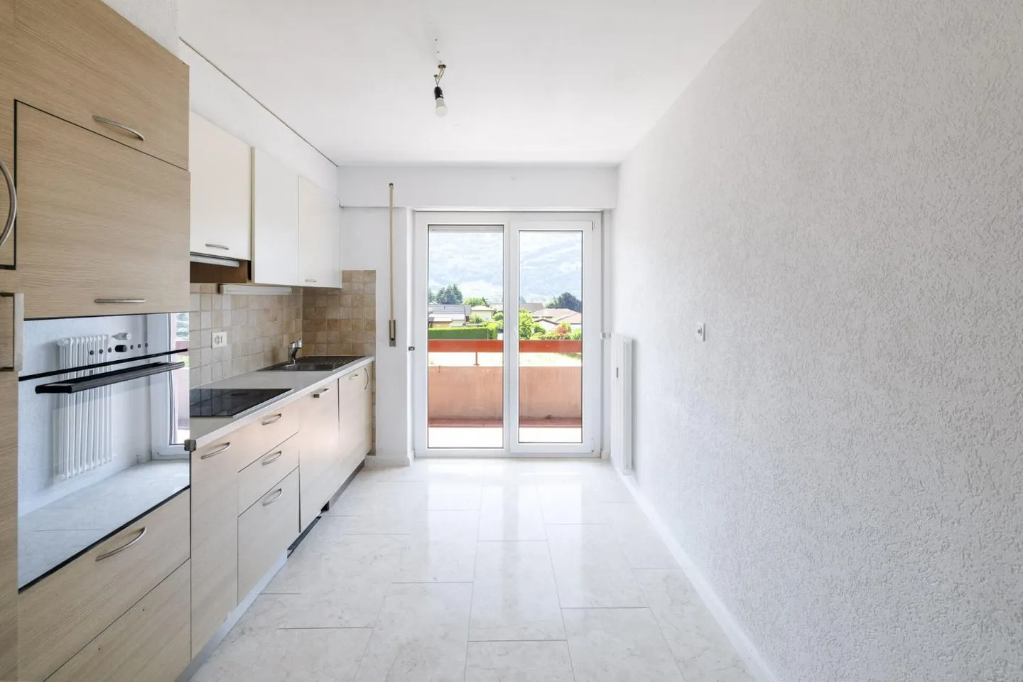 Brightly renovated 3.5-room apartment offering a gross area of 79 m² - Photo 4 of 12