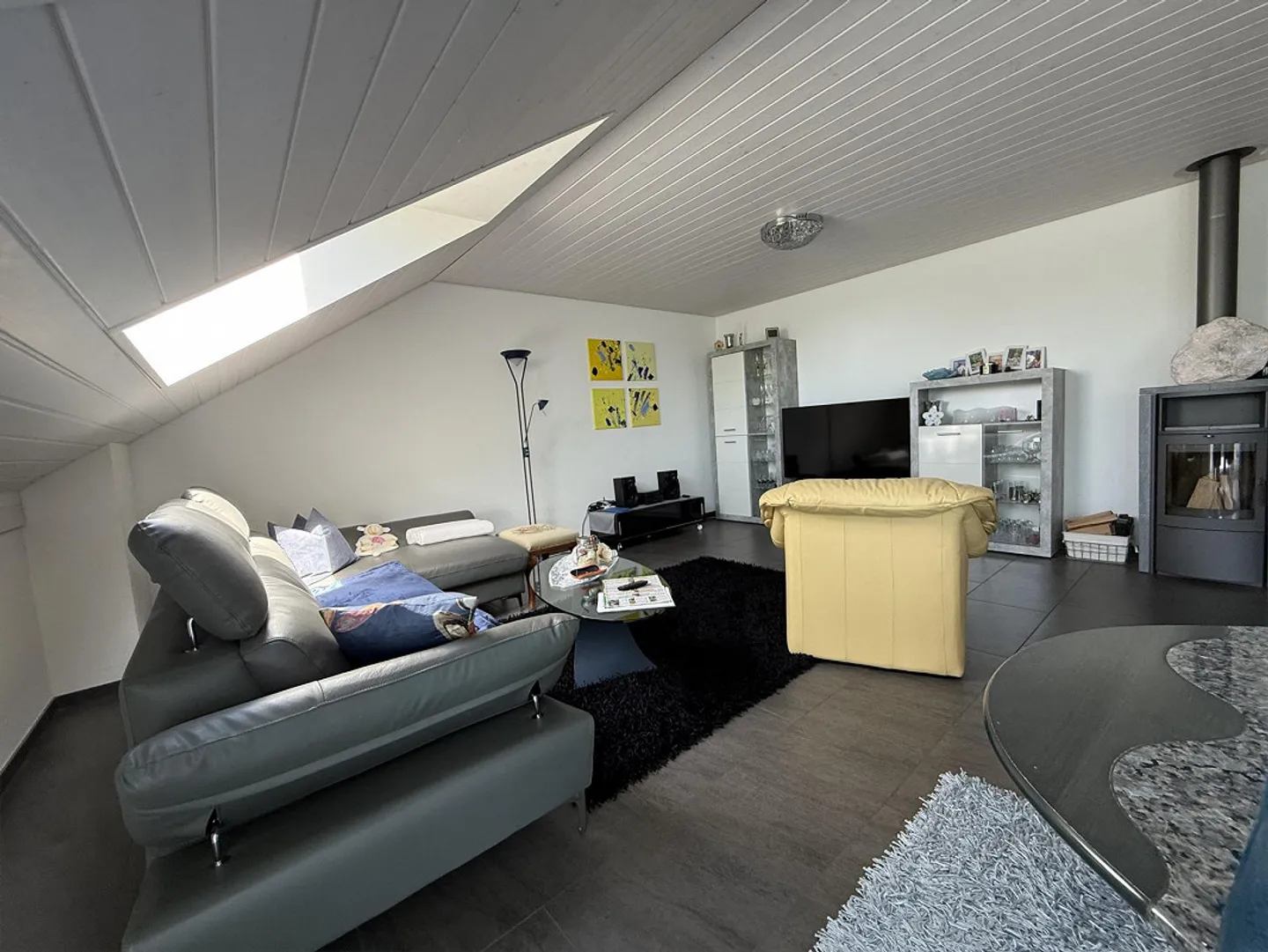 4.5-Room Penthouse with Balcony and Panoramic View - Photo 3 of 20