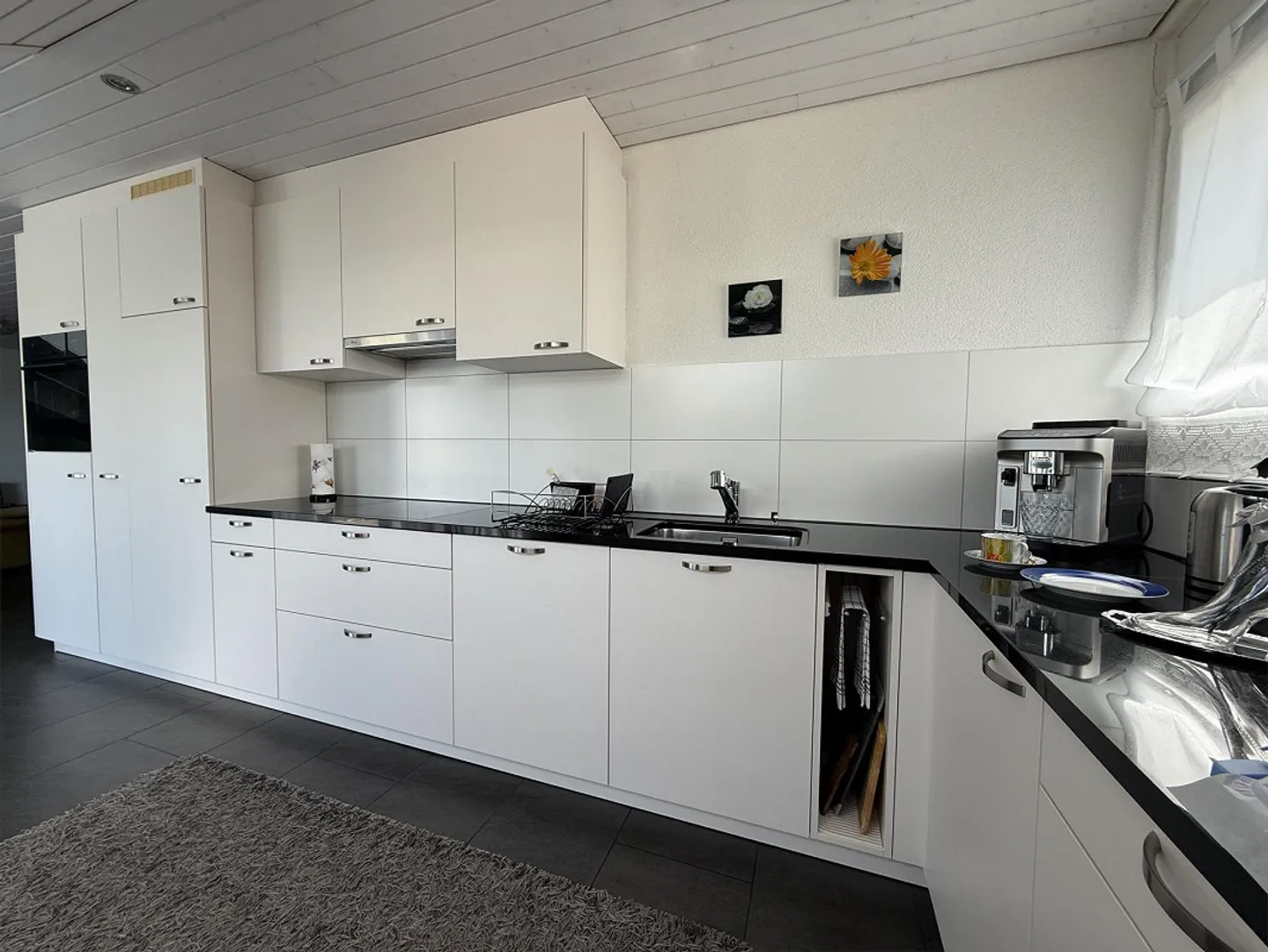 4.5-Room Penthouse with Balcony and Panoramic View - Photo 7 of 20