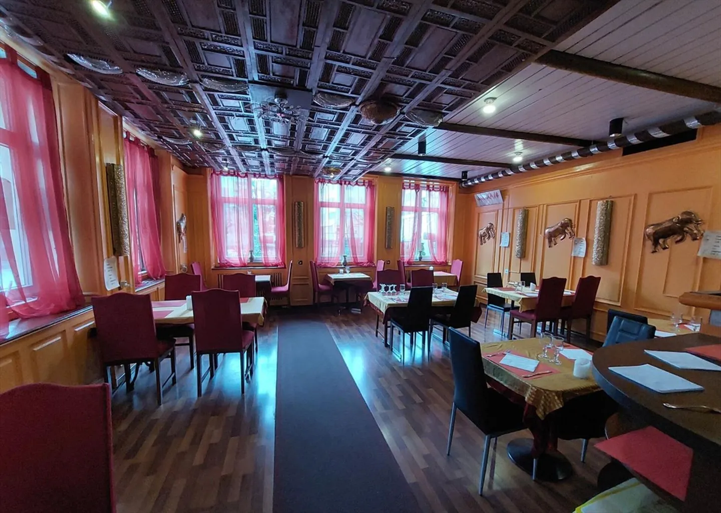 Yield building with a restaurant and 15 rooms - Photo 5 of 13