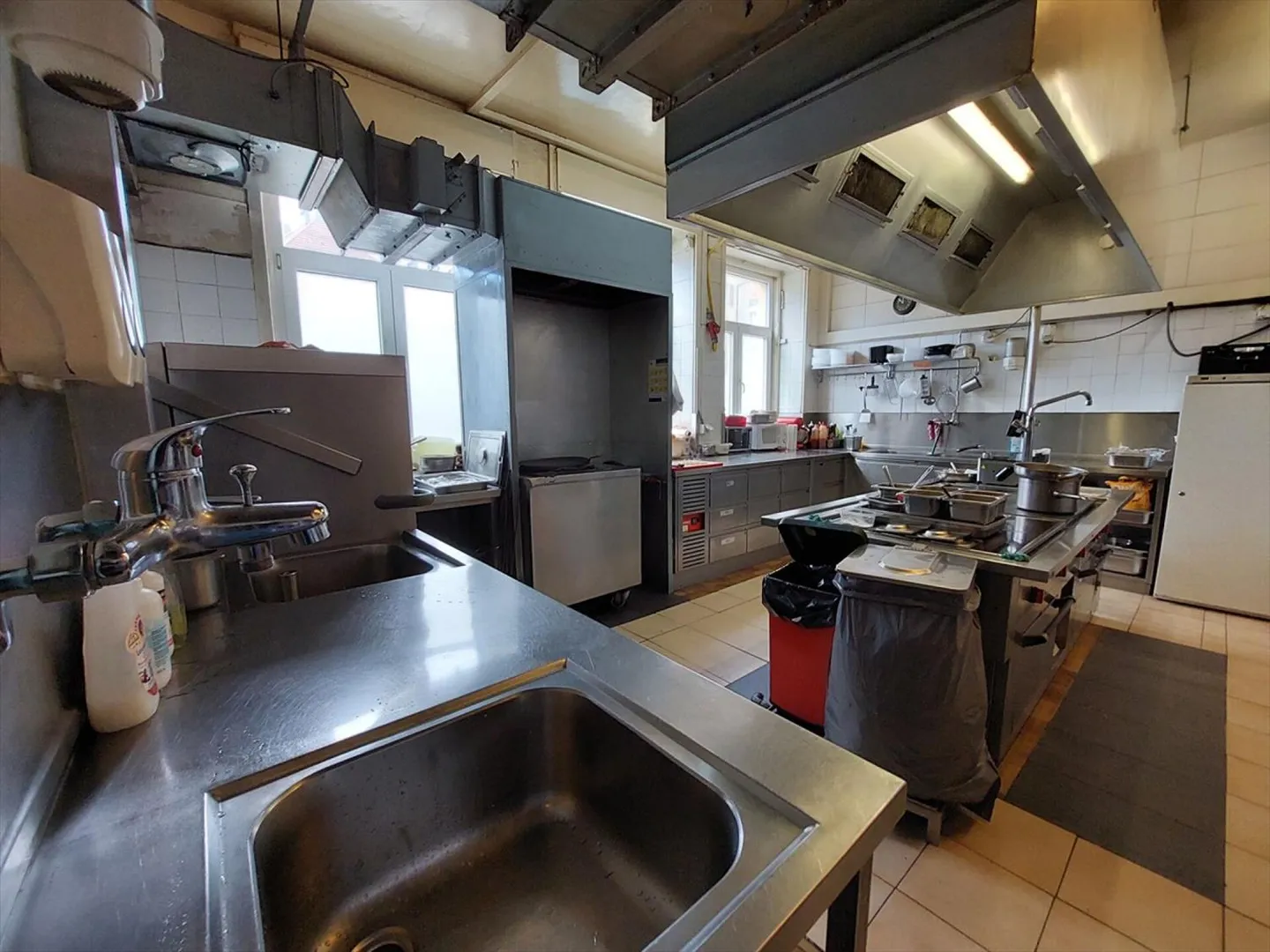 Yield building with a restaurant and 15 rooms - Photo 9 of 13