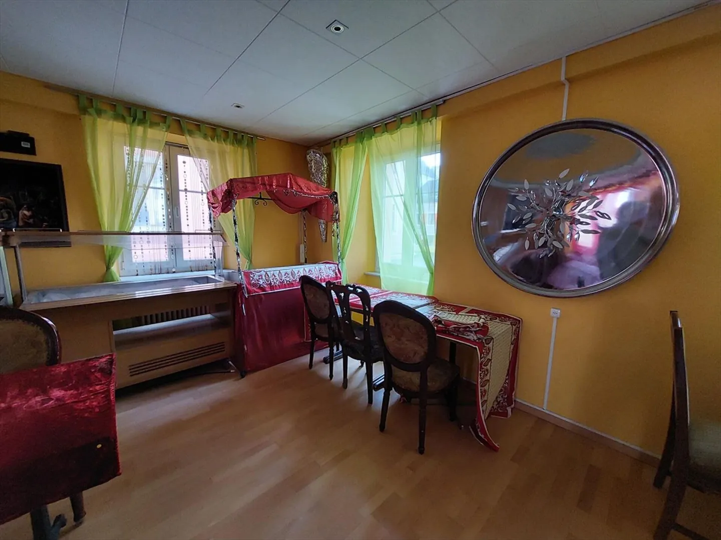 Yield building with a restaurant and 15 rooms - Photo 10 of 13