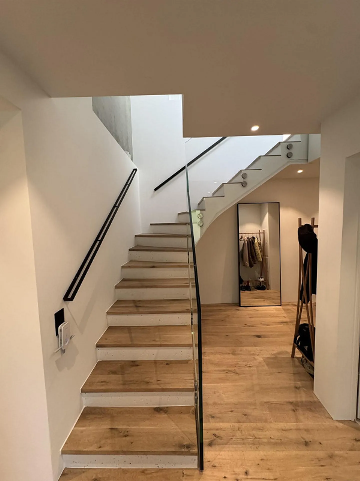 Moderne Maisonette mit Dachterrasse & Bergsicht - Foto 4 von 15