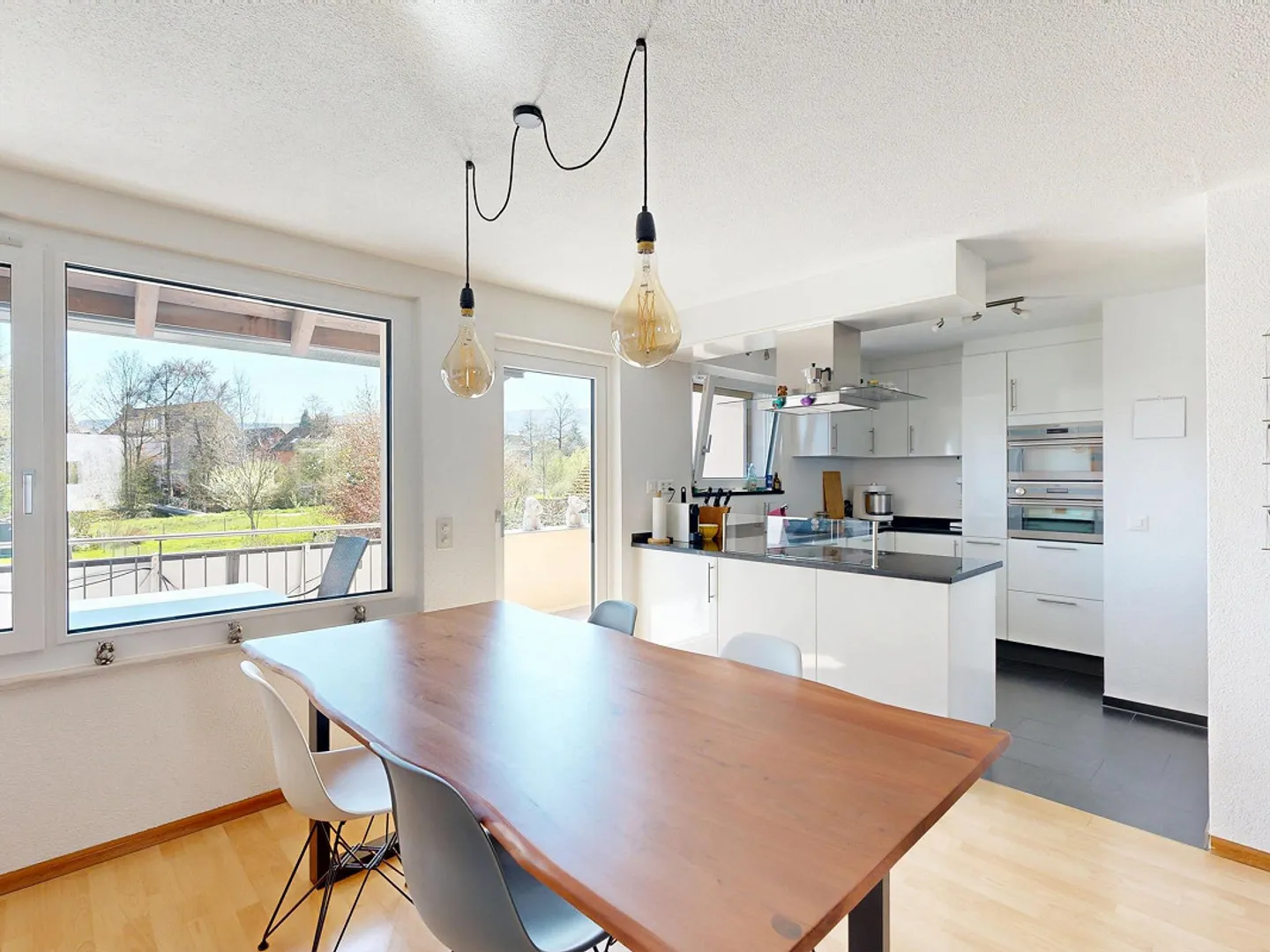 Charmantes Reihenhaus in Therwil - Foto 2 von 13