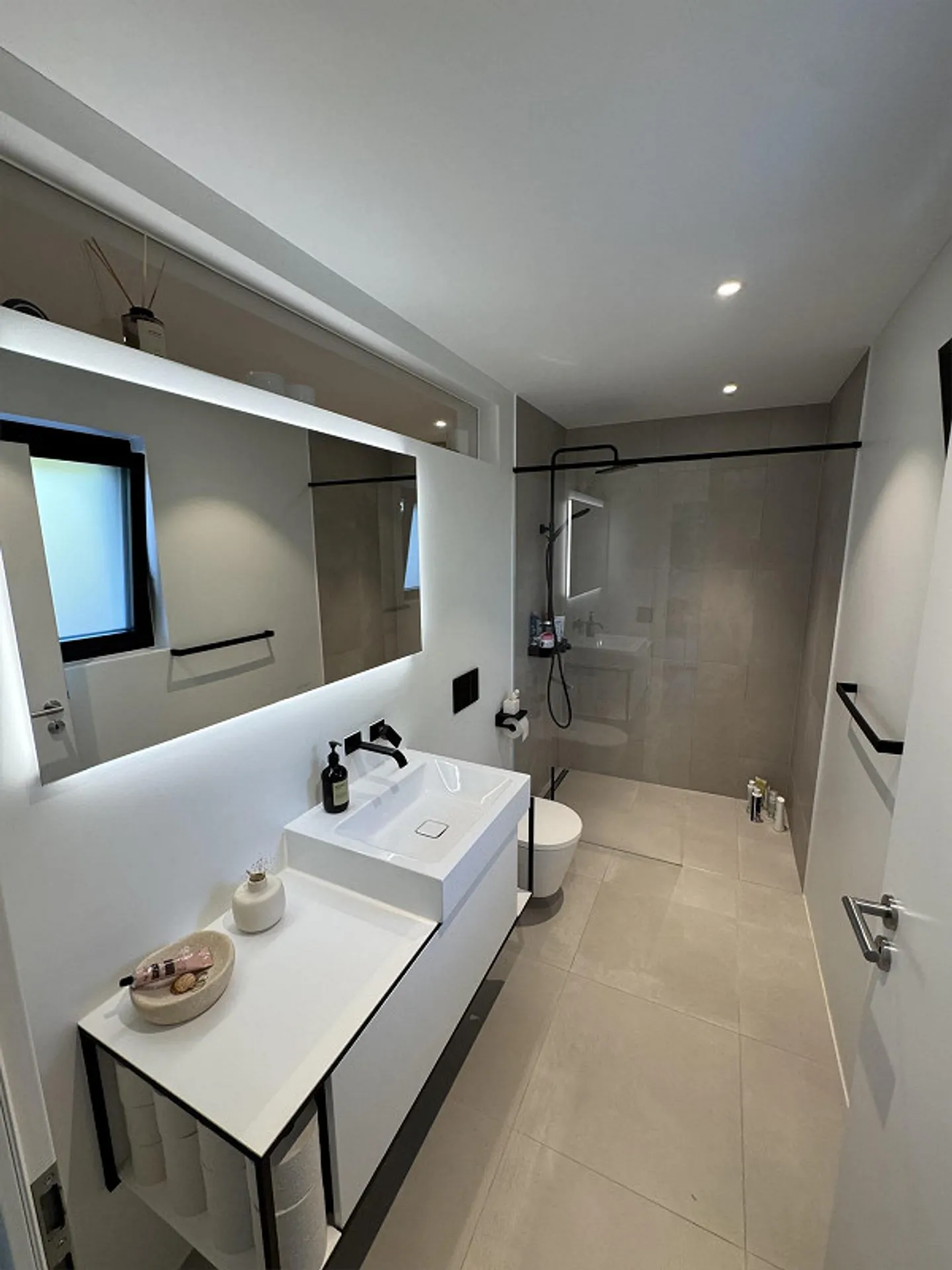 Moderne Maisonette mit Dachterrasse & Bergsicht - Foto 11 von 15