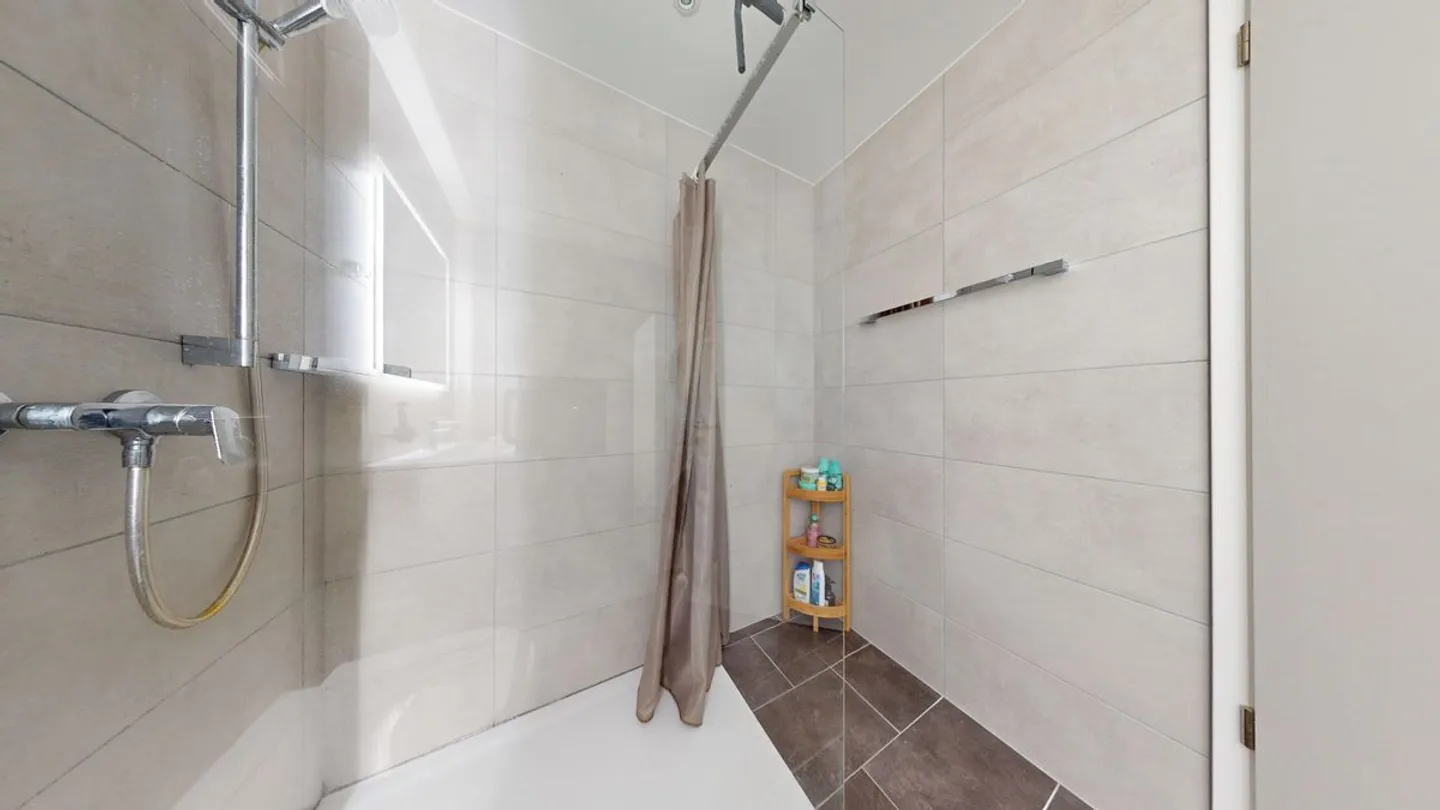 2-room apartment on the upper floor, without vis-à-vis, with included parking space. - Photo 7 of 11