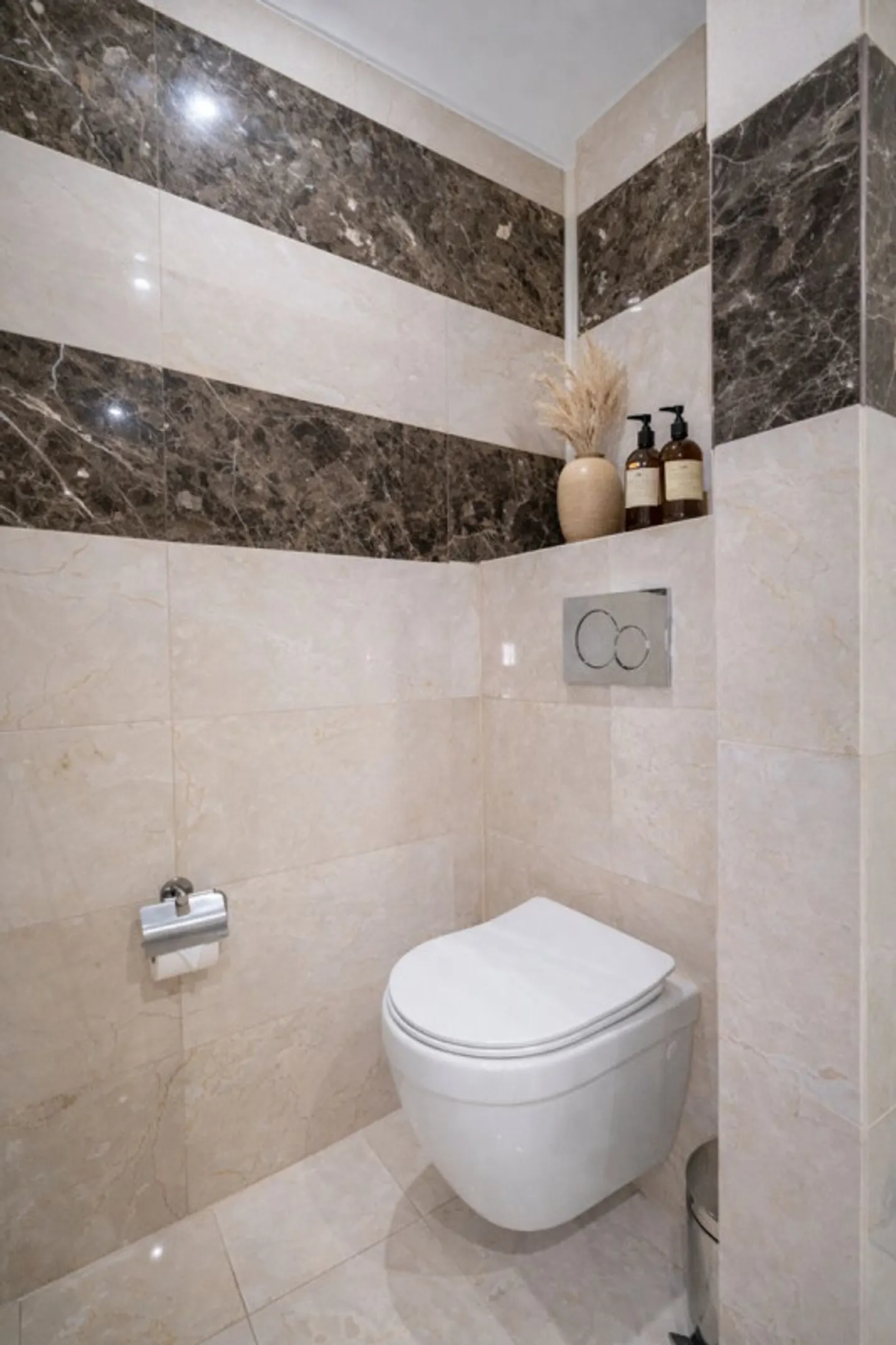 Prestigious village house in Môtiers - Rare opportunity - Photo 9 of 11