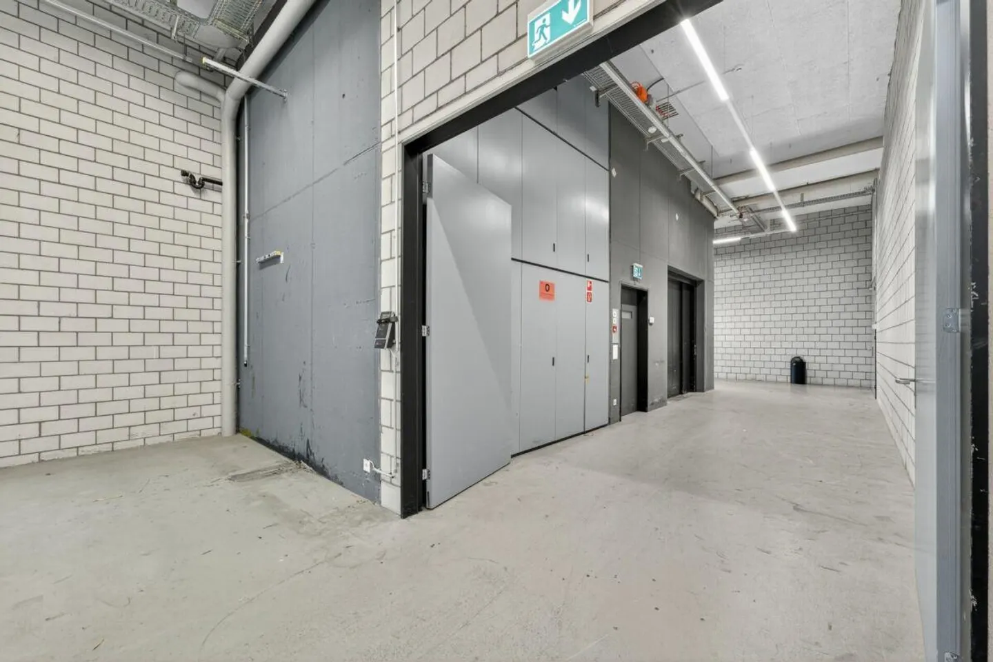 Grosszügige Gewerbehallen mit idealer Infrastruktur - Foto 3 von 8