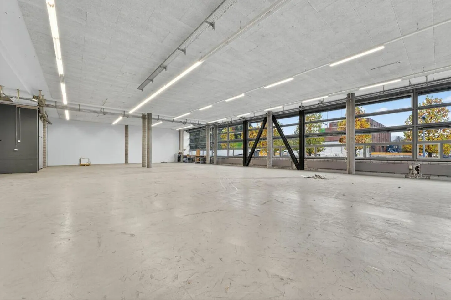 Grosszügige Gewerbehallen mit idealer Infrastruktur - Foto 5 von 8