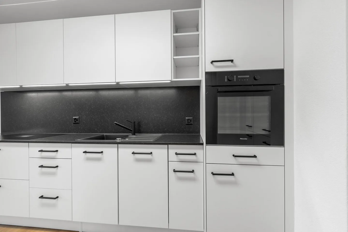 Renoviertes Apartment mit Balkonen - Foto 16 von 30