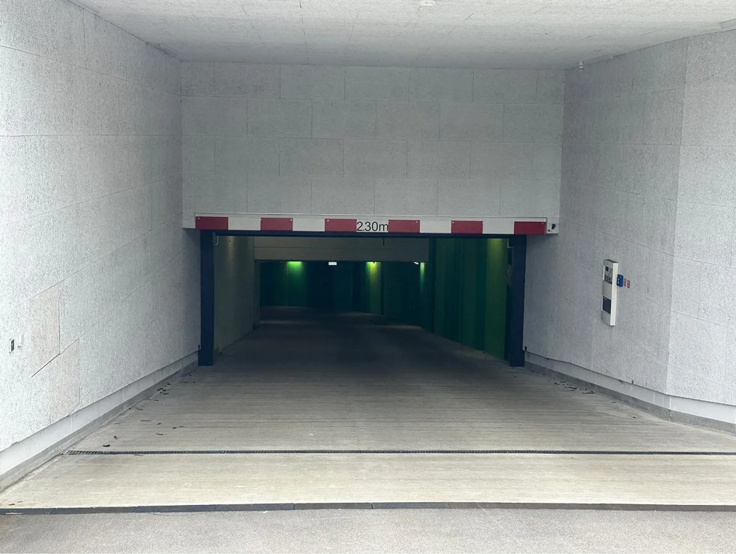Place de parking dans le garage souterrain Neualtwil II ... - Photo 1 sur 3