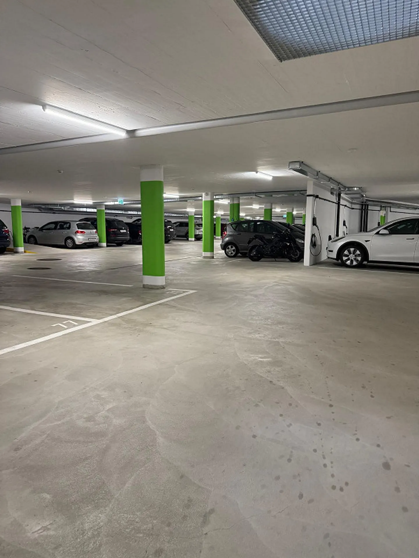 Place de parking dans le garage souterrain Neualtwil II ... - Photo 2 sur 3
