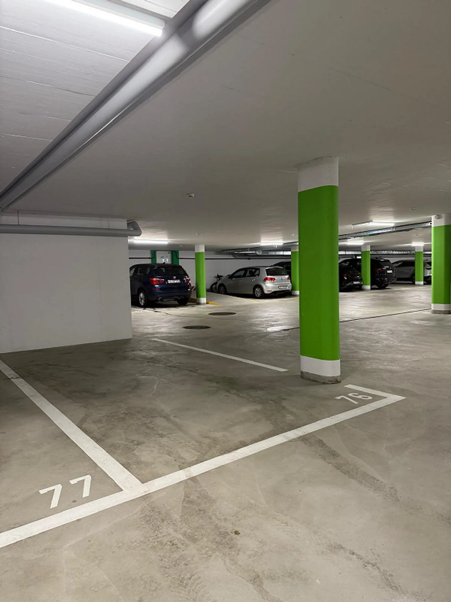Place de parking dans le garage souterrain Neualtwil II ... - Photo 3 sur 3