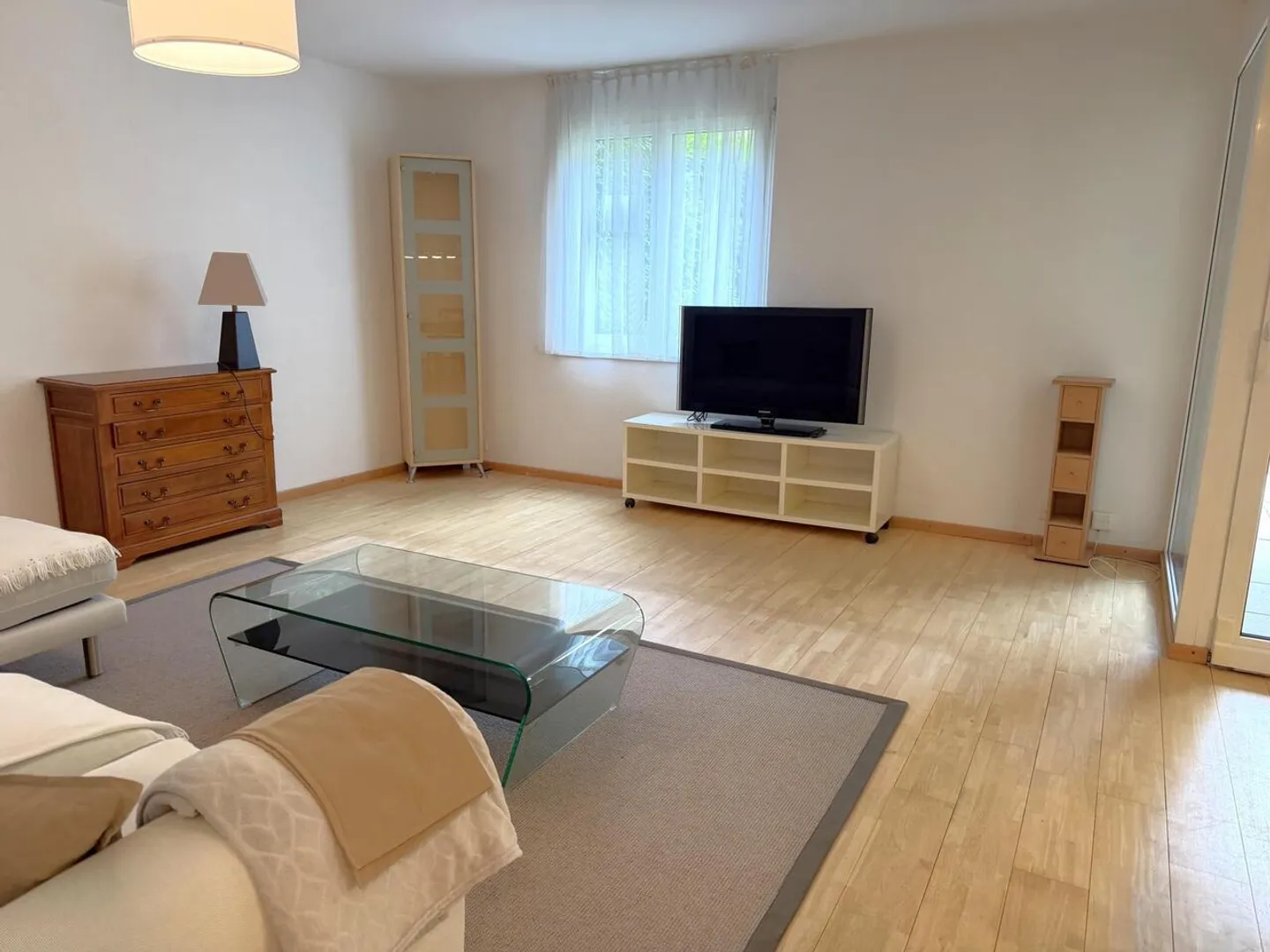 Beautiful furnished 3.5-room apartment with garden - Photo 2 of 9