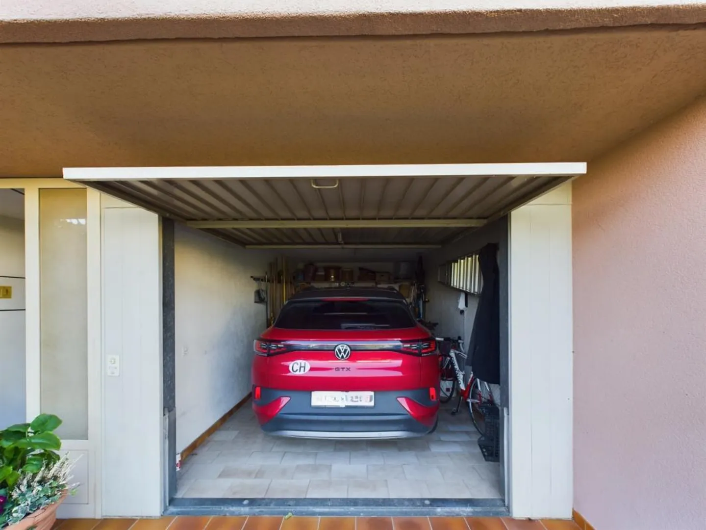 Helle Einfamilienvilla mit großem flachem Garten - Foto 14 von 15