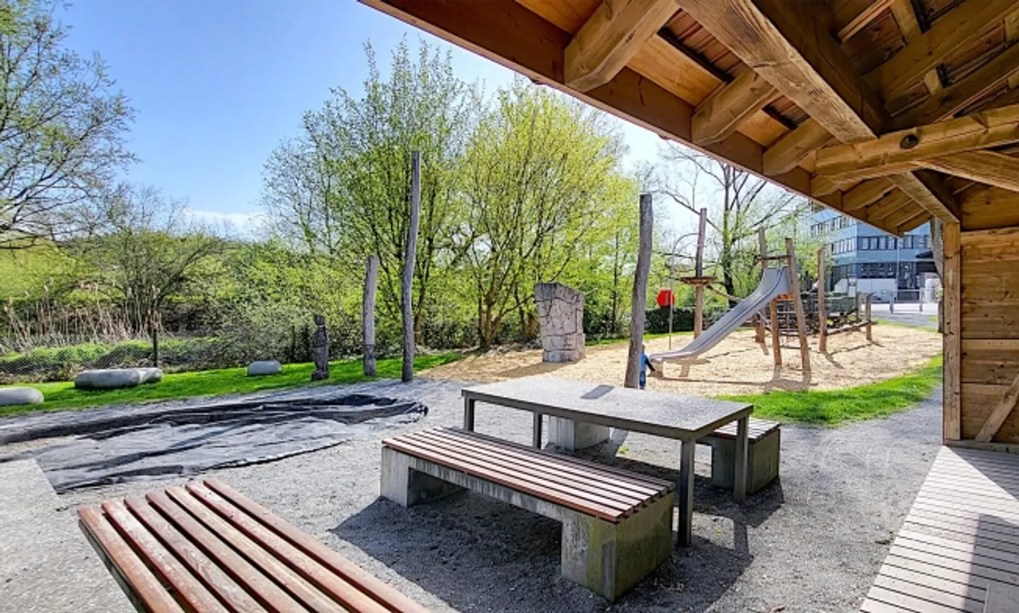 «Aussergewöhnliches Bürokonzept 438 m² in Hagendorn!» - Foto 2 von 10