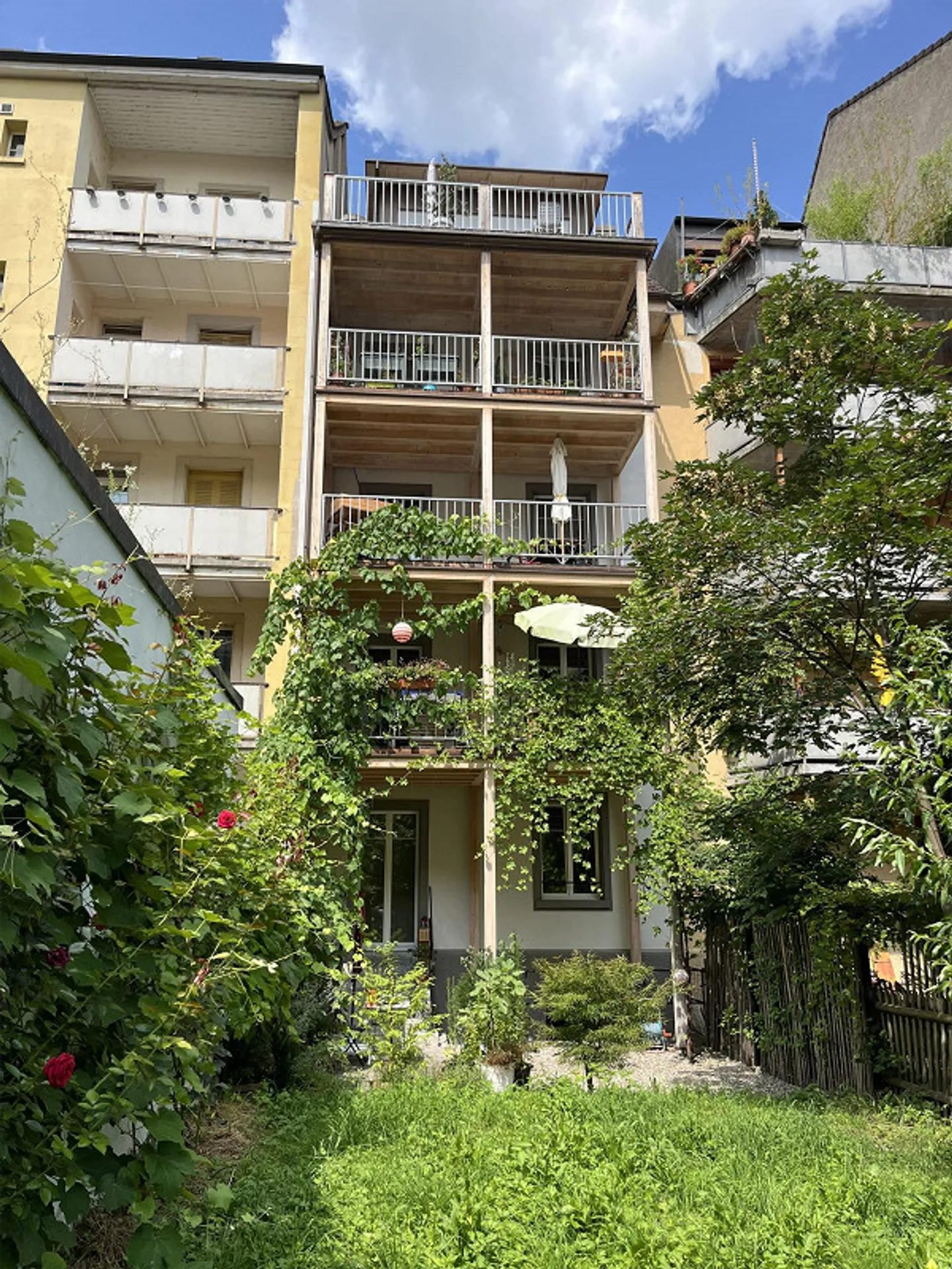 Jolie, appartement ancien rénové - Photo 1 sur 14