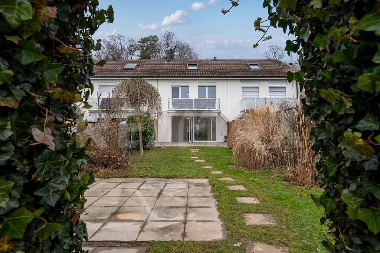 Reihenmittelhaus  Ruhe, Raum und Rückzugsorte auf drei Etagen - Foto 1 von 13