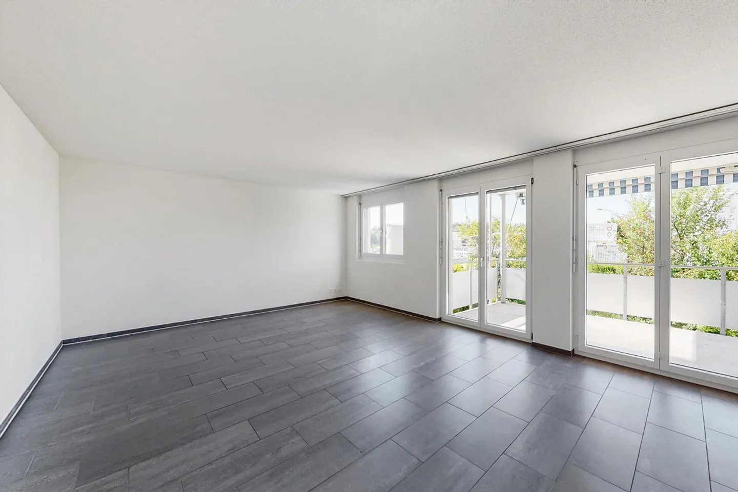 Grosszügige Familienwohnung in Niederhasli - Foto 3 von 9