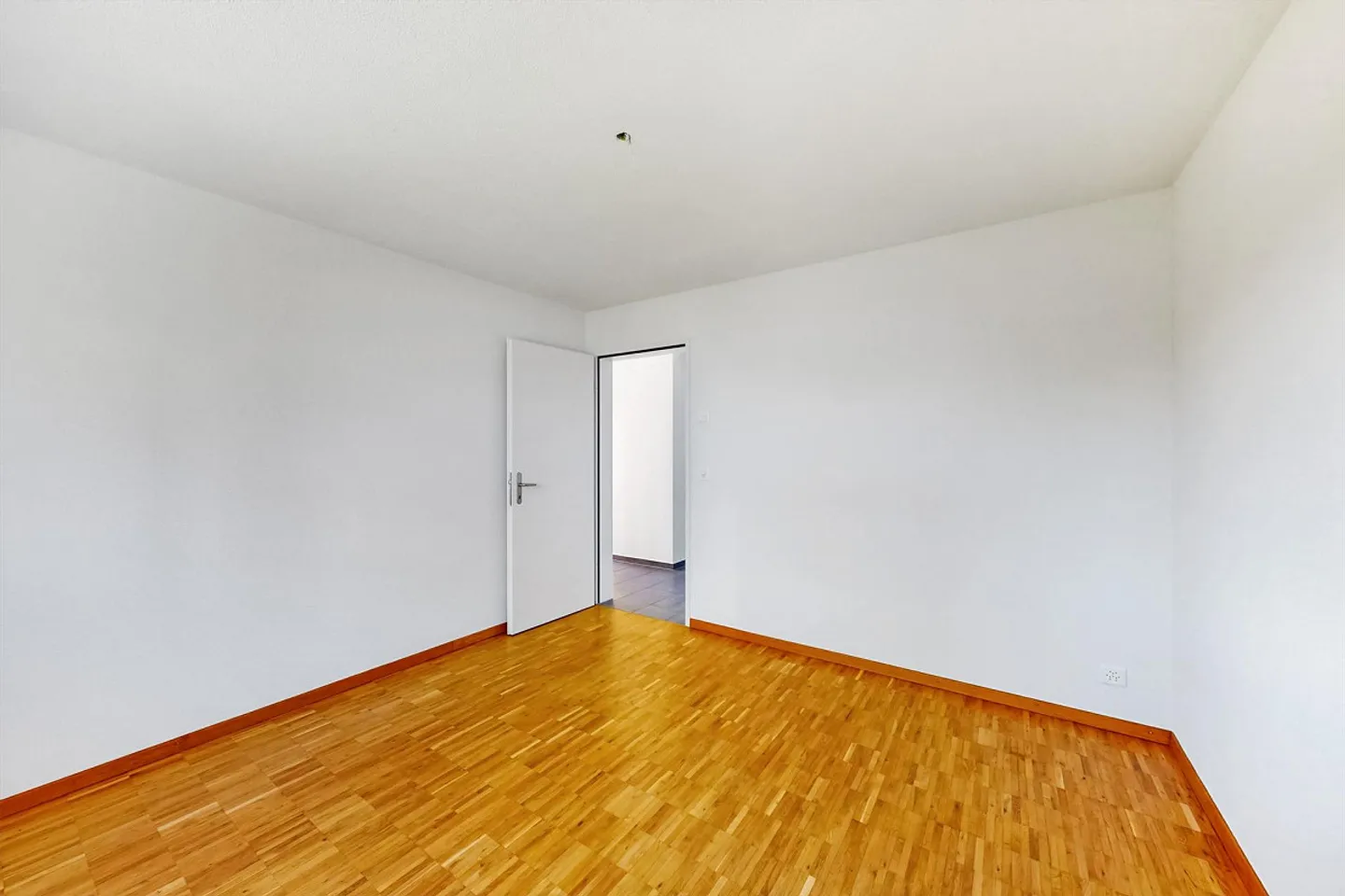 Grosszügige Familienwohnung in Niederhasli - Foto 5 von 9