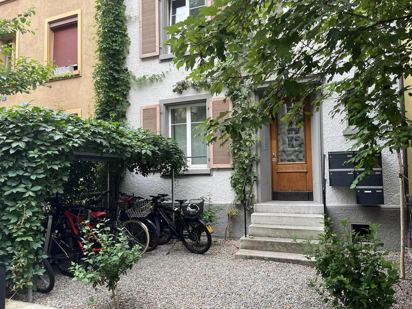 Jolie, appartement ancien rénové - Photo 3 sur 14