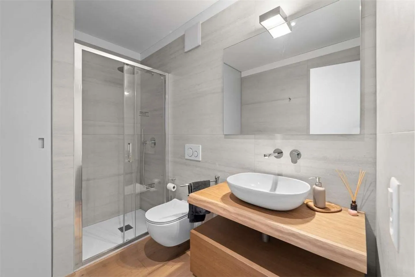 3.5 Room Apartment Corner with Lake View and Garden - Photo 11 of 13