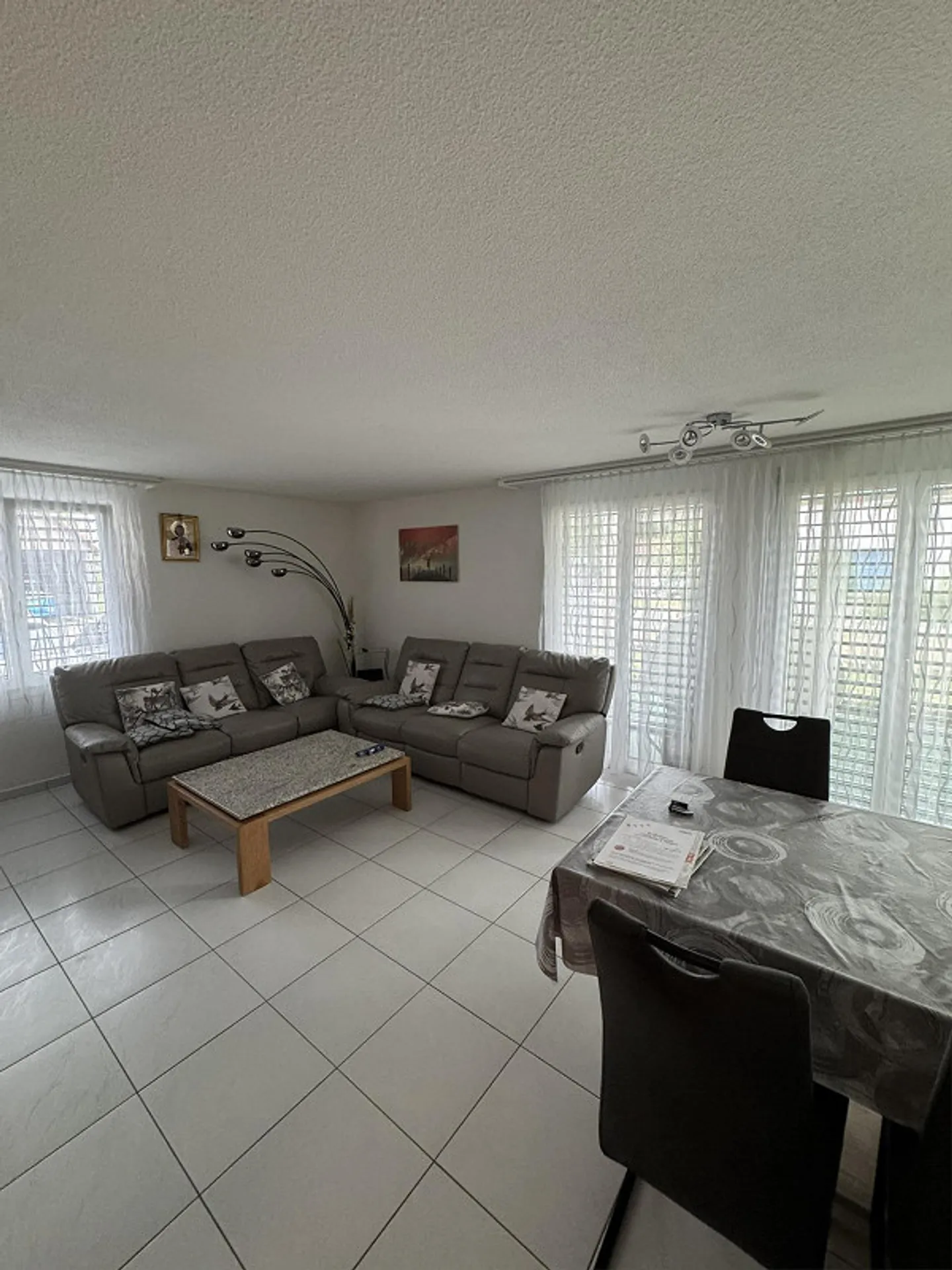 Spacious 4.5 room apartment in a quiet location - Photo 2 of 11