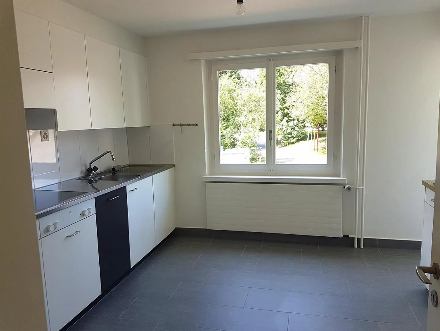 Bright, quiet 3.5 room apartment - Photo 2 of 6