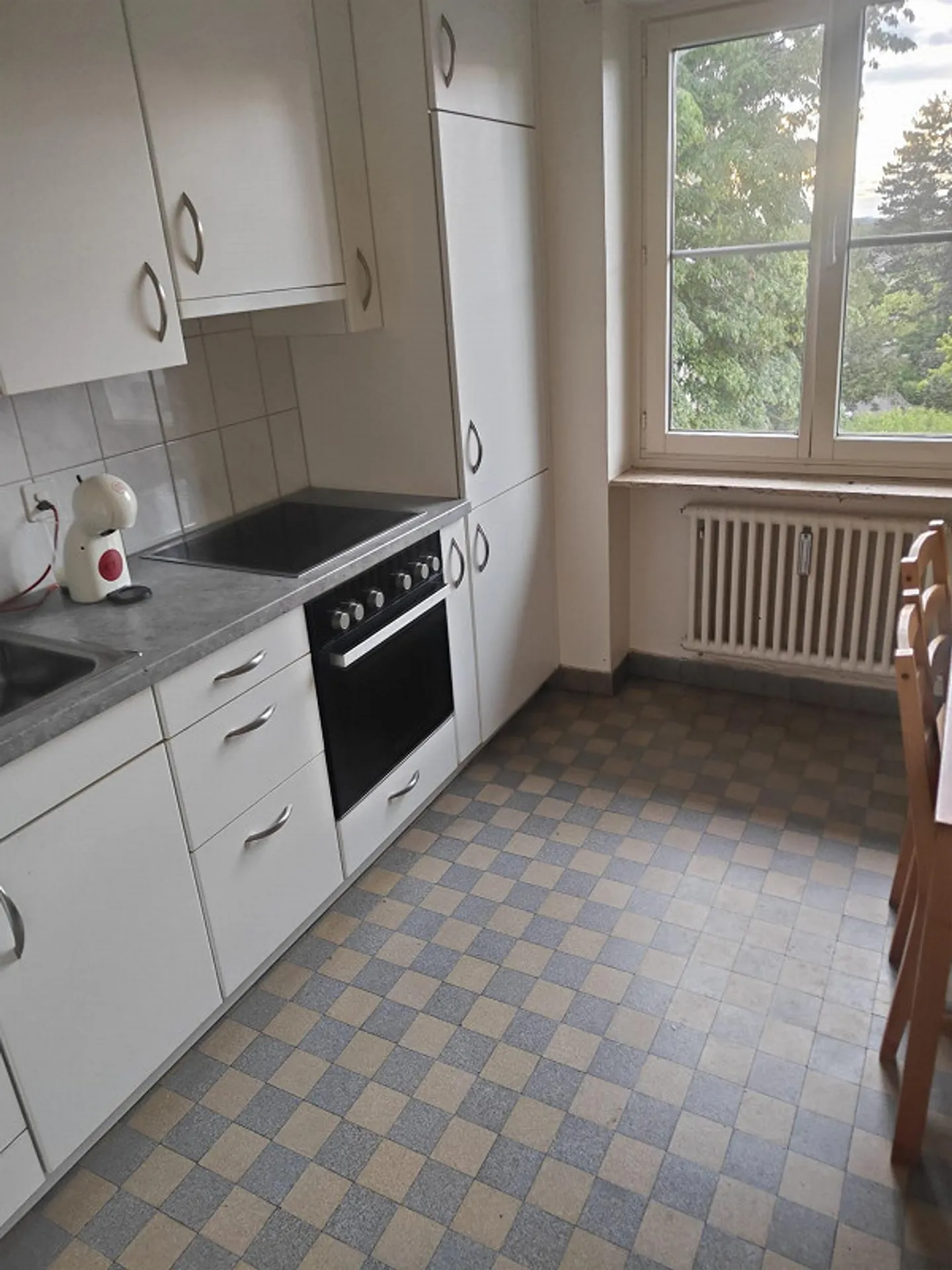Appartement de 3 pièces dans un quartier résidentiel calme - Photo 2 sur 7