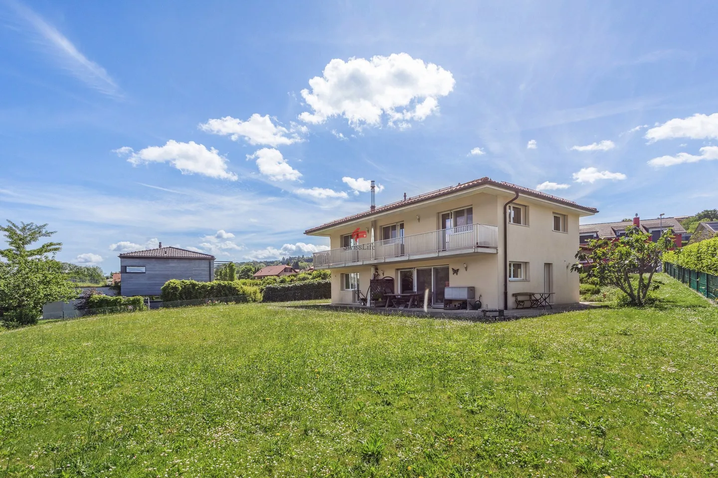 Occasione nobile vicino al lago di Neuchâtel - Foto 1 di 17