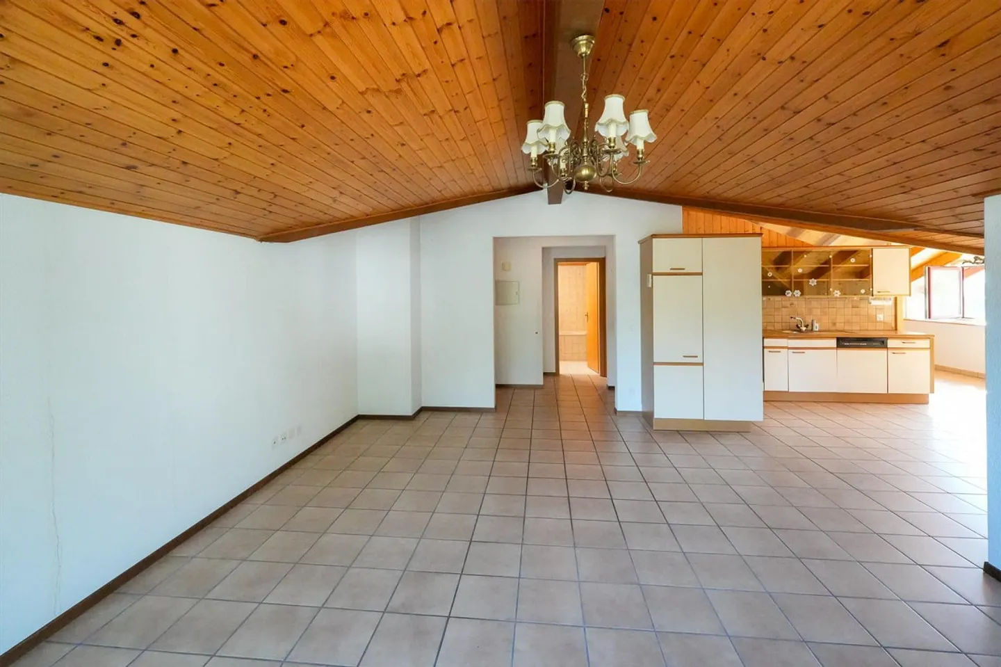 Charming Dachwohnung with Views - Photo 6 of 13