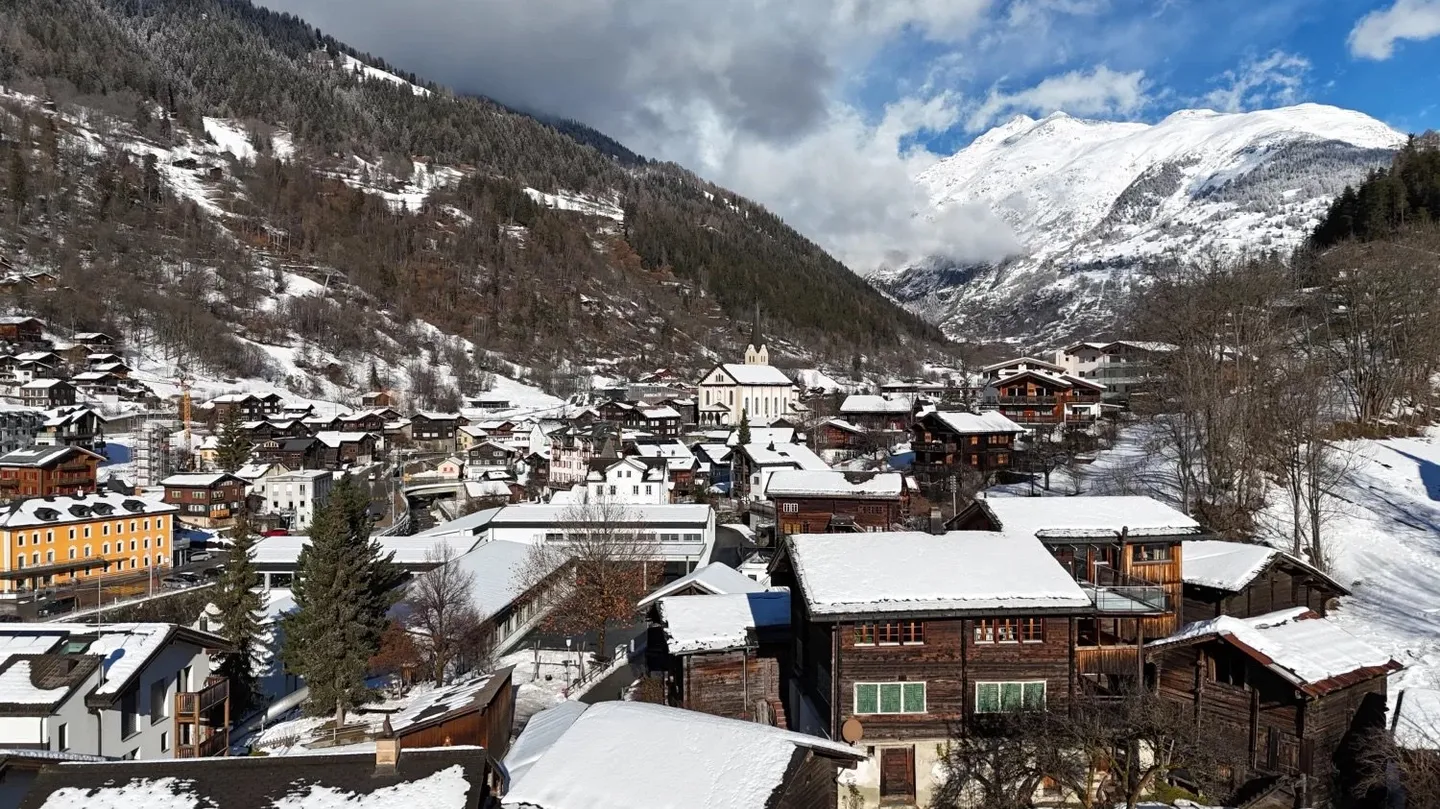 Fienile in tipico stile vallesano nel mezzo di Fiesch - Foto 8 di 11