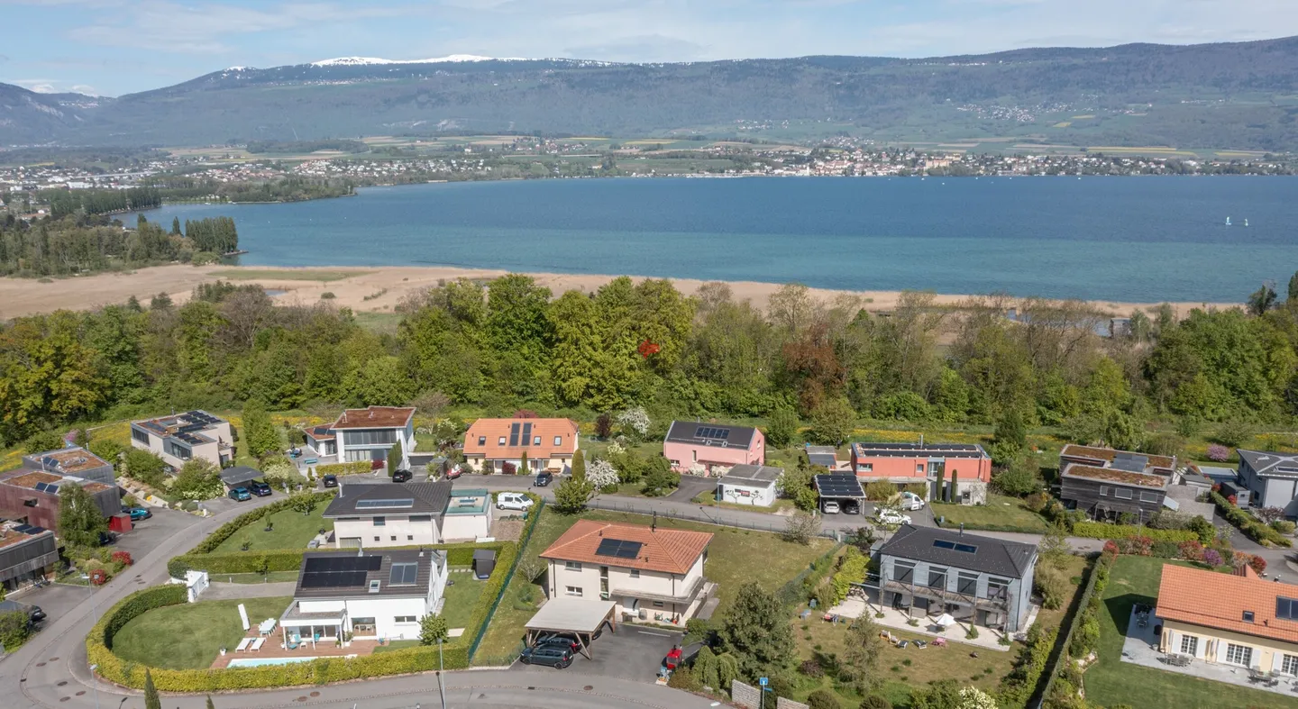 Occasione nobile vicino al lago di Neuchâtel - Foto 2 di 17
