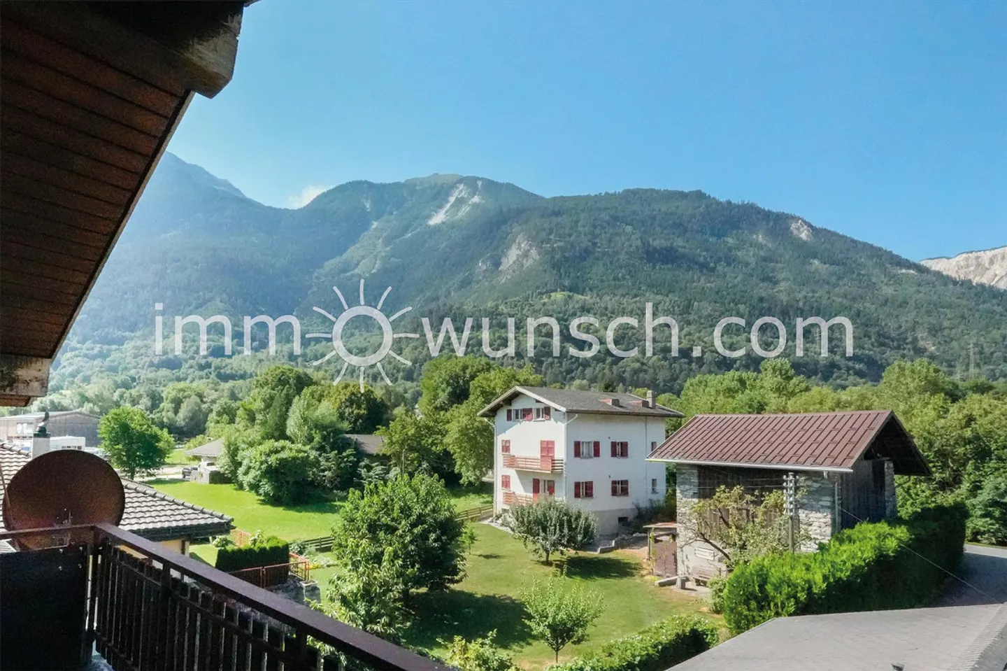 Charming Dachwohnung with Views - Photo 5 of 13