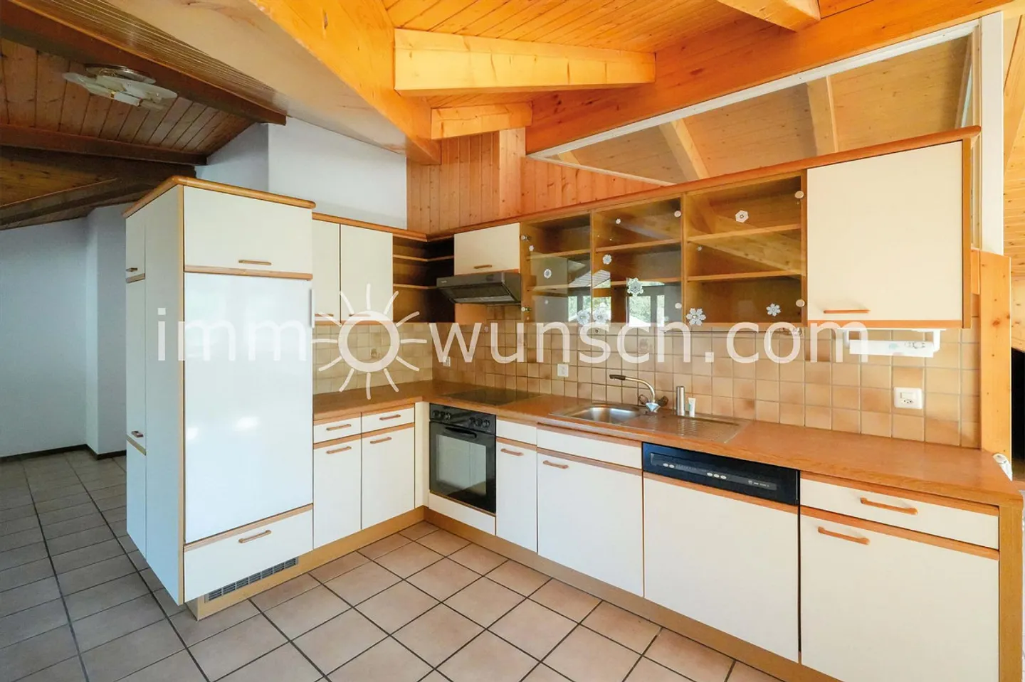 Charming Dachwohnung with Views - Photo 10 of 13