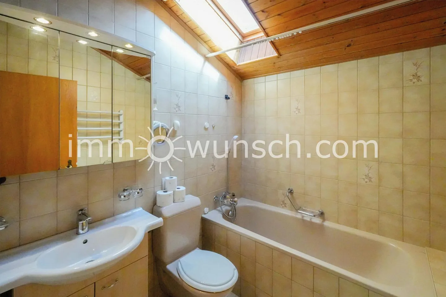 Charming Dachwohnung with Views - Photo 13 of 13