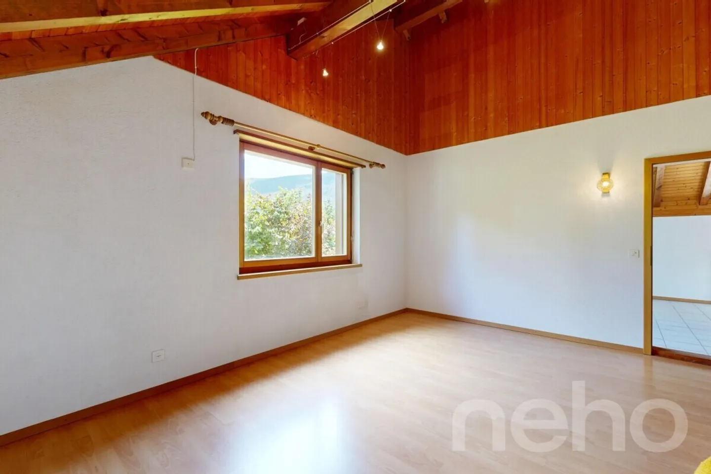 Geräumiges Haus mit schöner Aussicht - Foto 1 von 12