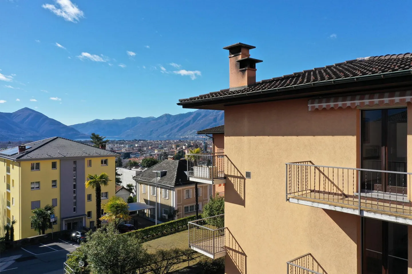 Casa plurifamiliare a Muralto-Locarno con vista parziale sul lago - Foto 1 di 29
