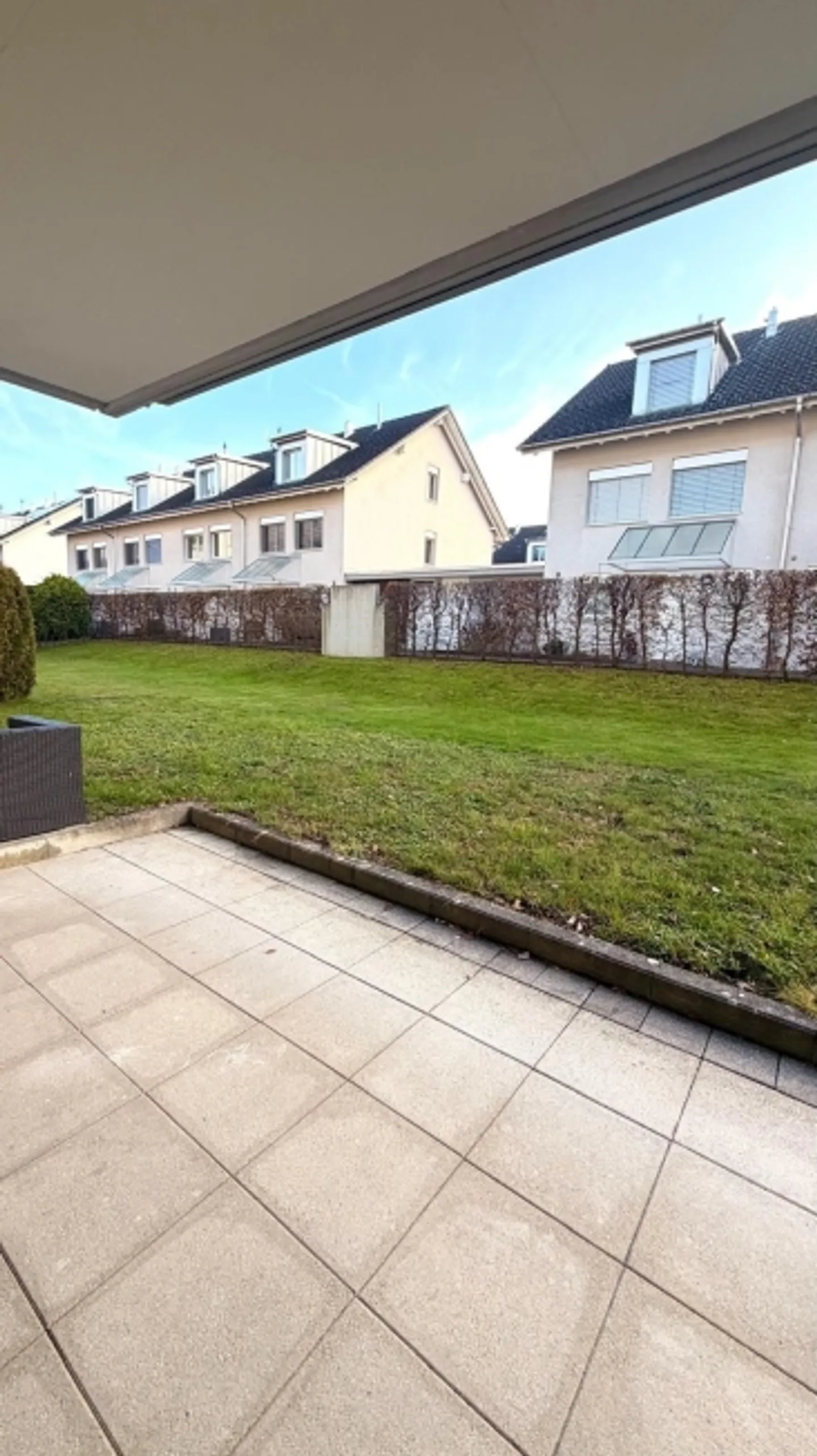 Attractive and bright 2.5-room garden apartment with underground parking - Photo 8 of 9