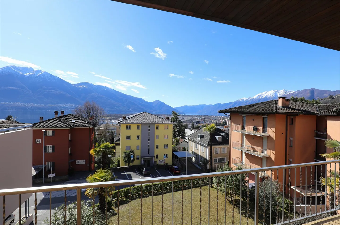 Casa plurifamiliare a Muralto-Locarno con vista parziale sul lago - Foto 2 di 29