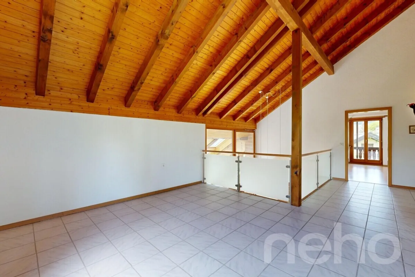 Geräumiges Haus mit schöner Aussicht - Foto 3 von 12