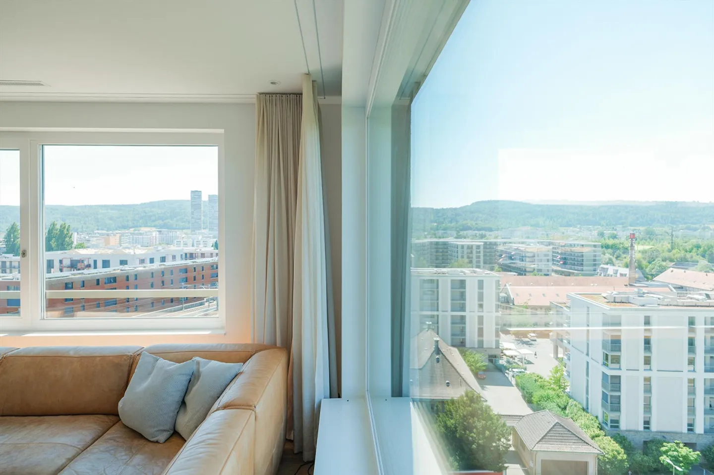 Vivere sopra le cime degli alberi nell'alto edificio Neuguet - Foto 4 di 11