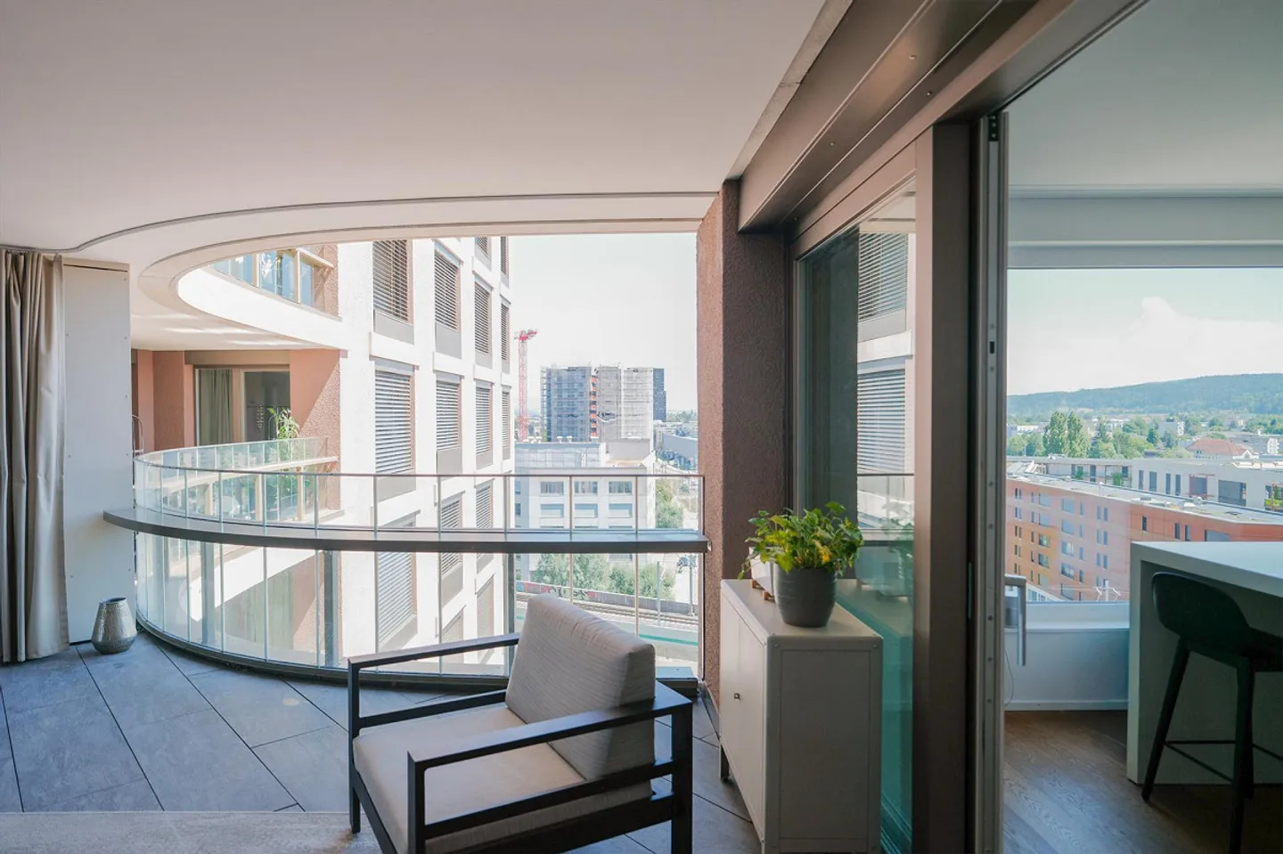 Vivere sopra le cime degli alberi nell'alto edificio Neuguet - Foto 8 di 11